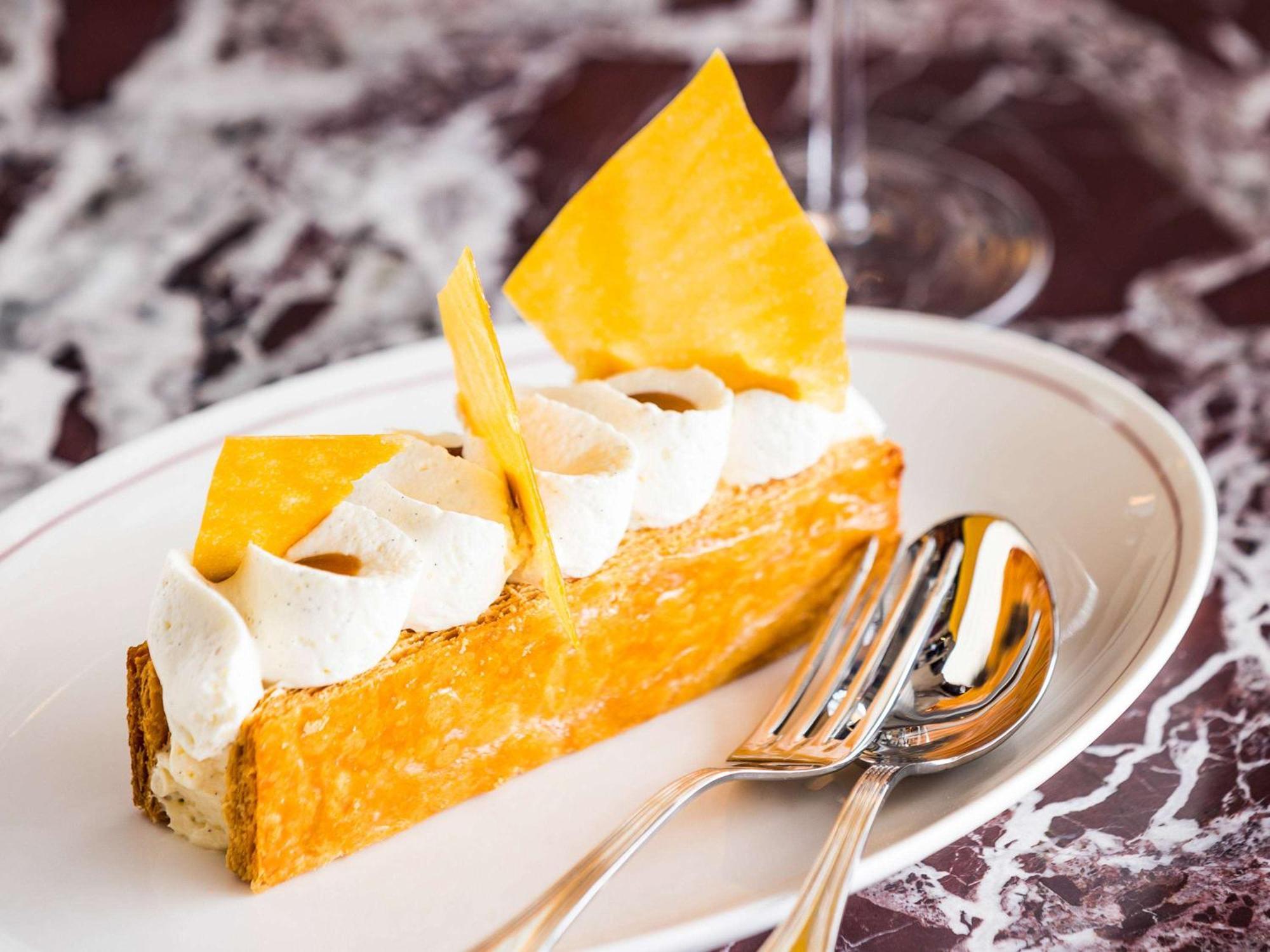 So/ Paris Hotel Eksteriør billede A slice of mango float